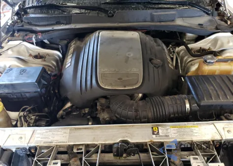 2008 Chrysler 300C z USA, uszkodzony, nr VIN 2C3KA63H28H137222